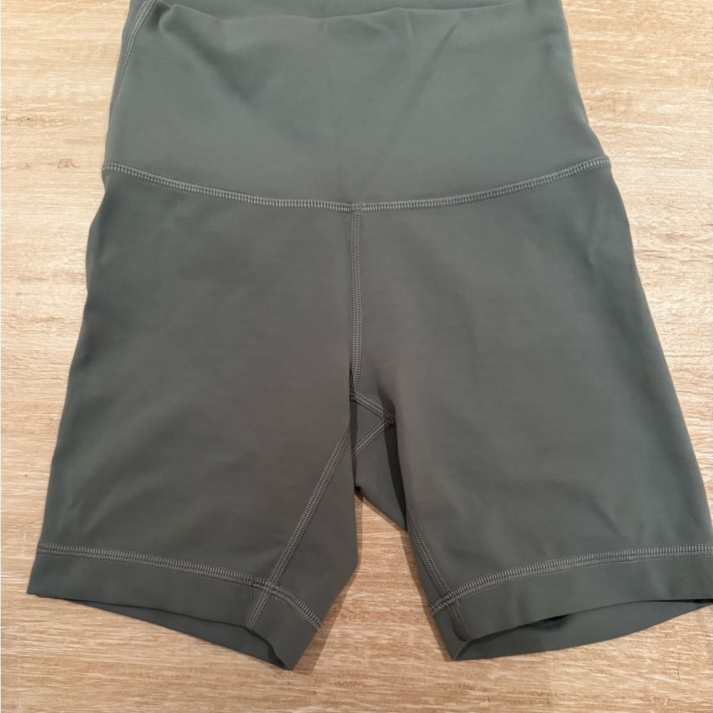 Lululemon Athletica Sage Green Bike Shorts High-Rise Stretch - size 2.